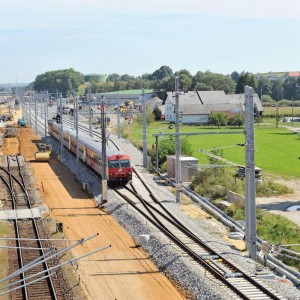 Catenarias y portales ferroviarios.